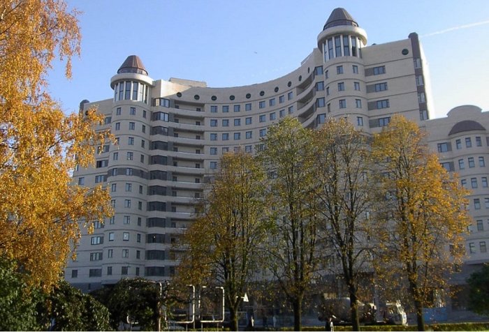 Closed parking lot of an apartment building on Uchebniy Lane