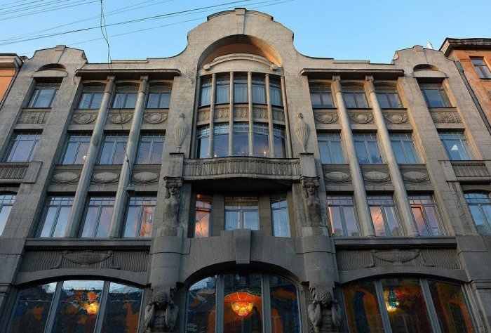 The Bolshoy Theater of Dolls​, Saint-Petersburg